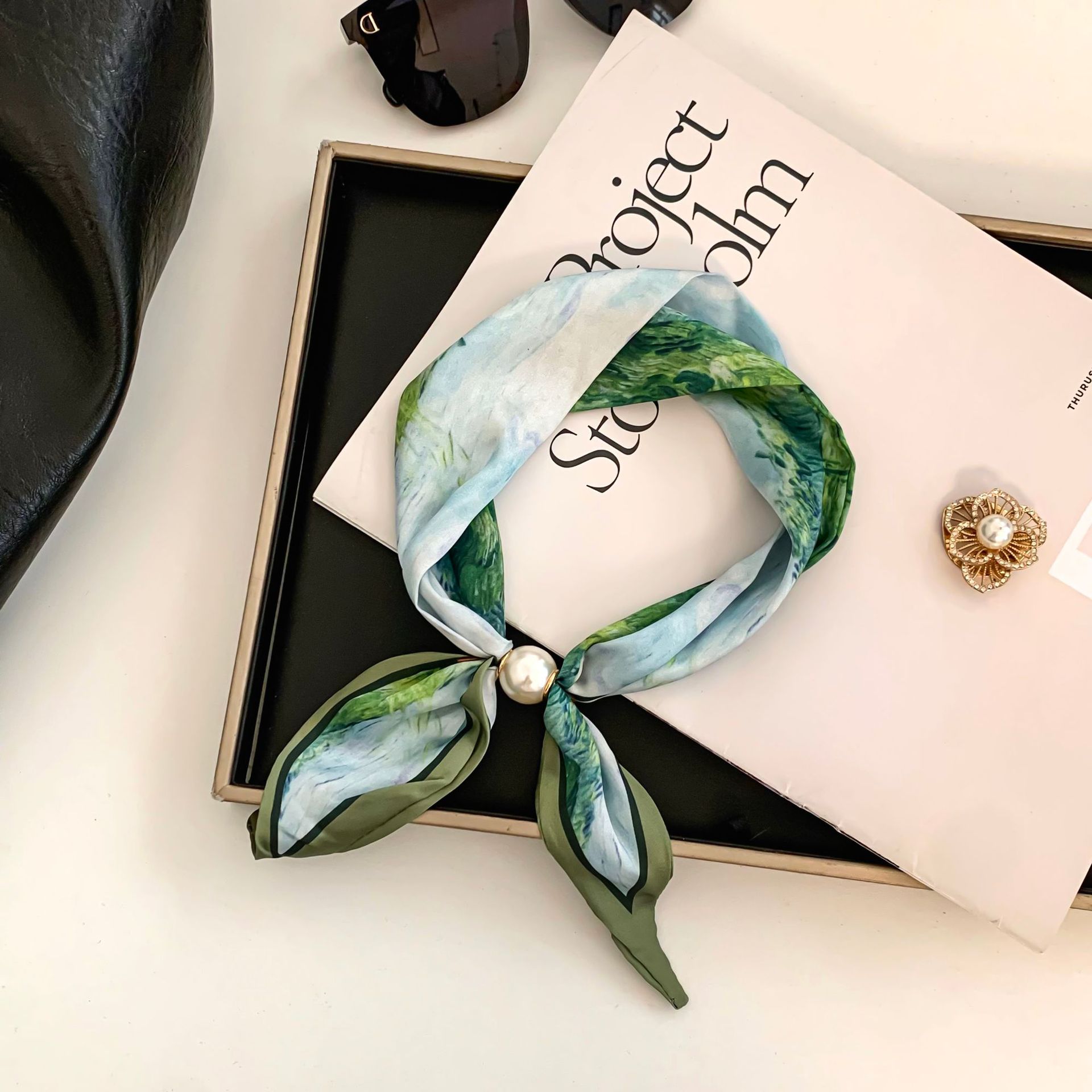 Cashew Flower Silk Scarf Effor - مراجعة Pearl Trim Chain وسعره