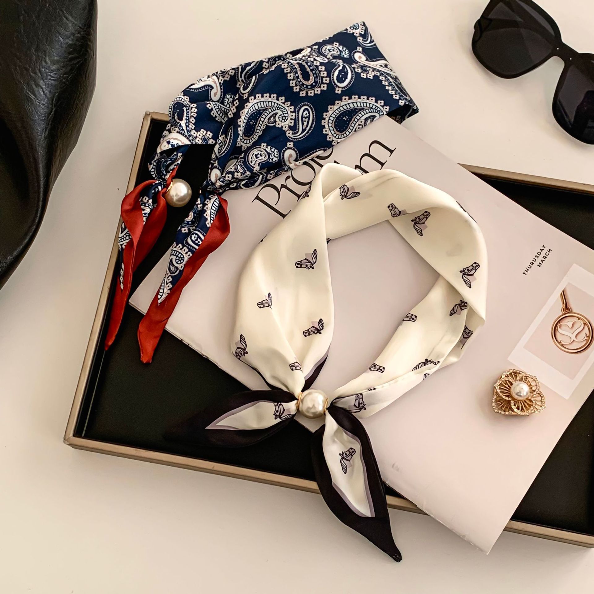 Cashew Flower Silk Scarf Effor - مراجعة Pearl Trim Chain وسعره