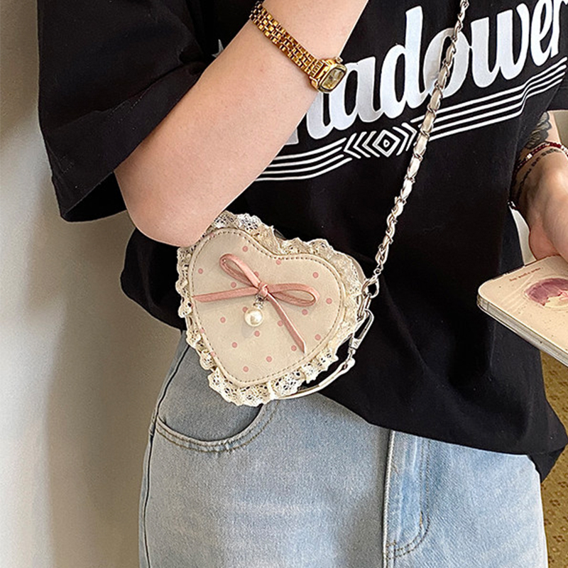 Red Heart Shaped Crossbody Bag - مراجعة Pearl Trim Chain وسعره