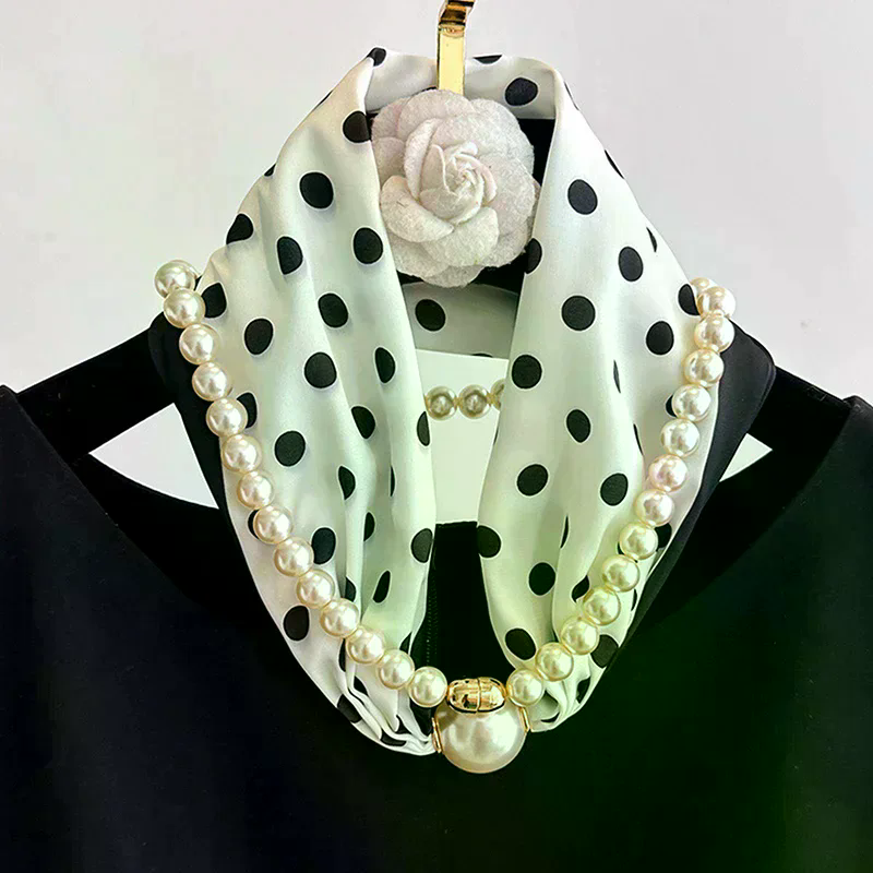 Magnetic Narrow Elegant Satins - مراجعة Pearl Trim Chain وسعره