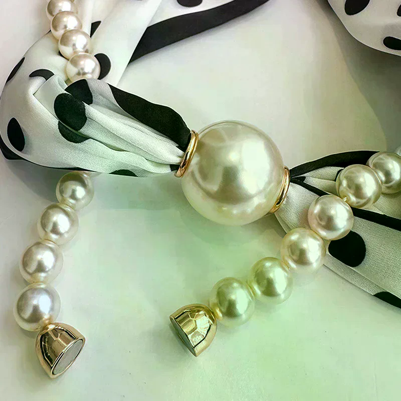 Magnetic Narrow Elegant Satins - مراجعة Pearl Trim Chain وسعره
